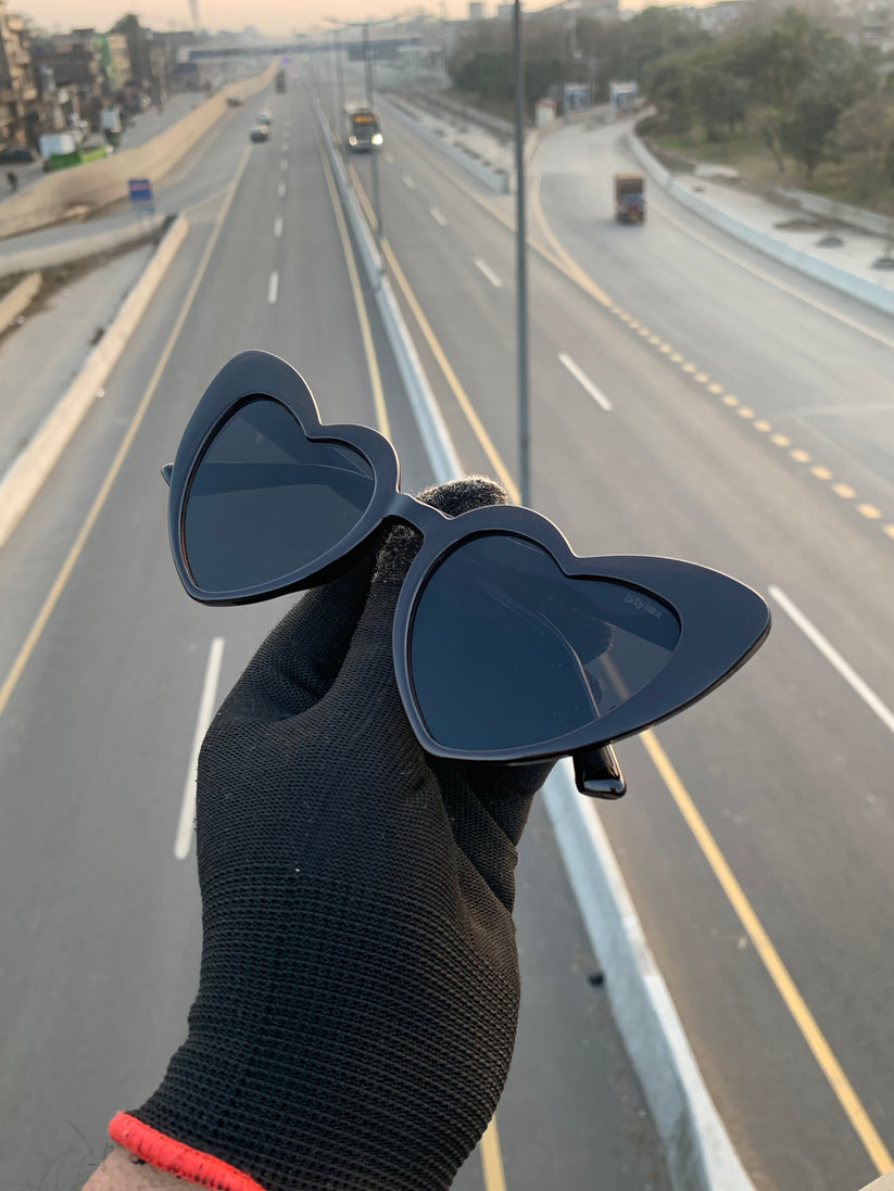 BLACK HEART SUNGLASSES