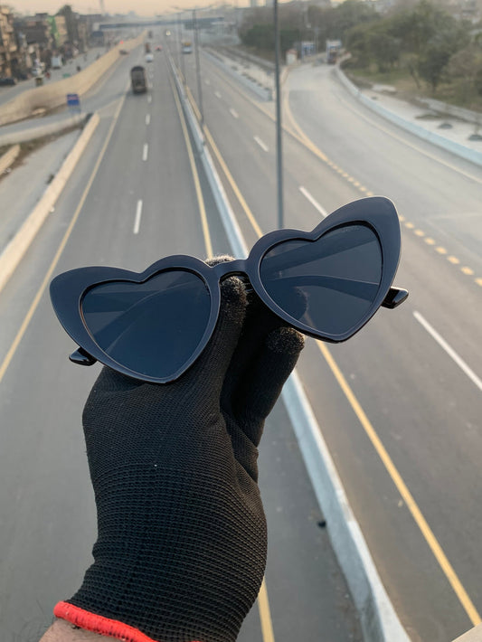 BLACK HEART SUNGLASSES